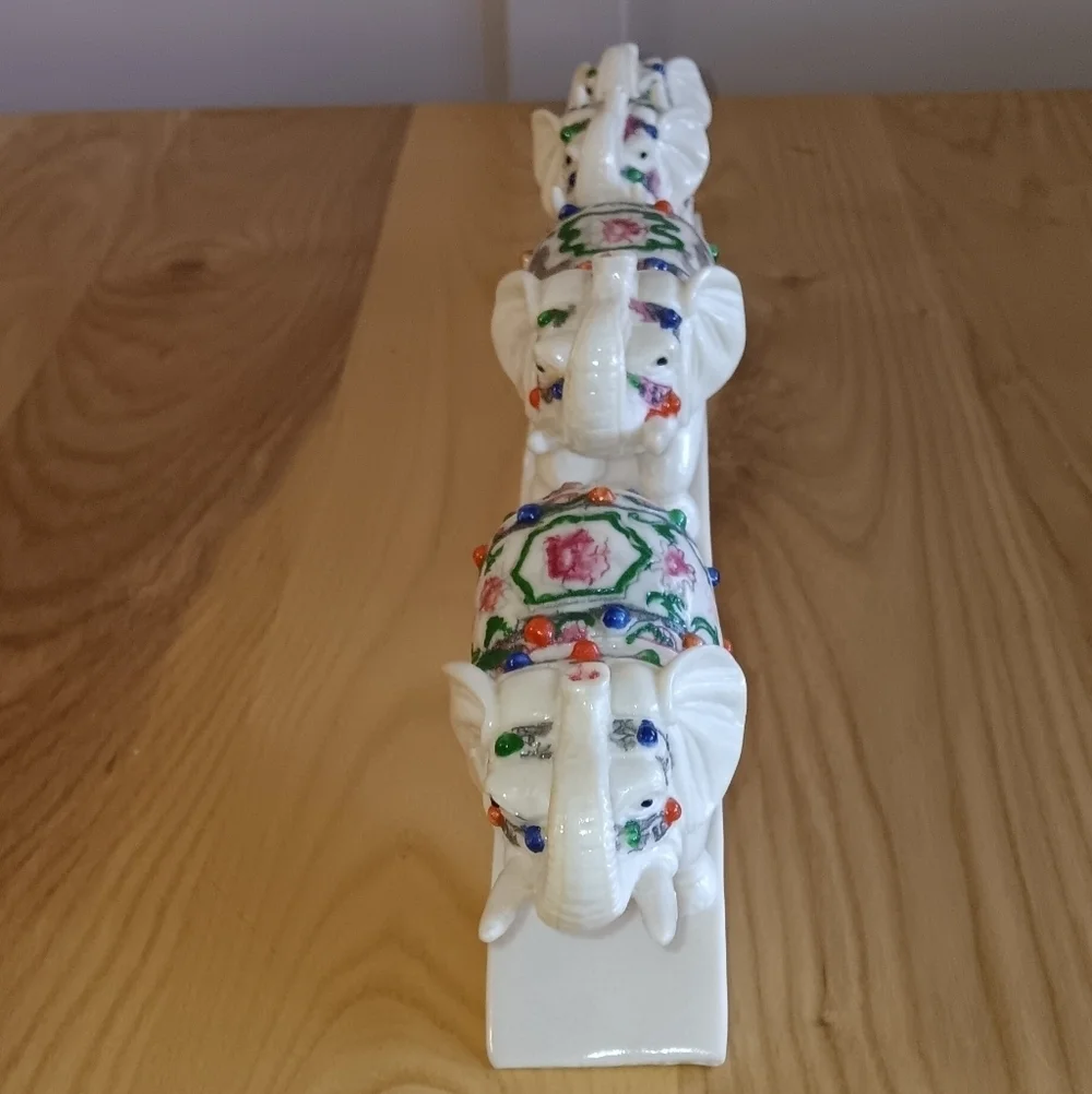 Vintage resin/ivory Elephant Statue 6 Elephants